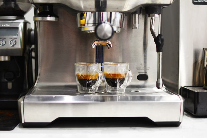 GROSCHE-Turin-double-walled-espresso-cups-in-a-high-pressure-expresso-machine-700