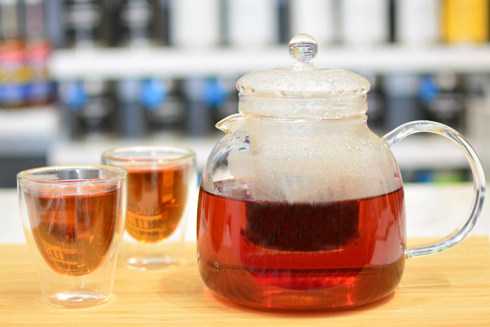 grosche-munich-ingfuser-teapot-on-bamboo-board-with-turino-double-walled-glass-cups-1000