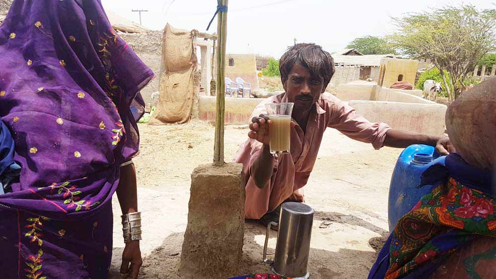 unsafe water in a persons hand disease cholera