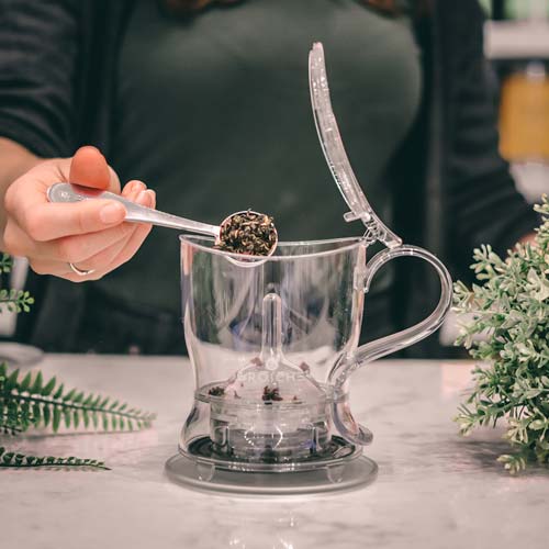 GROSCHE aberdeen easy tea steeper adding loose tea to steeper